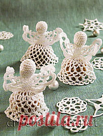 Вязаные крючком ангелы, колокольчики и снежинки