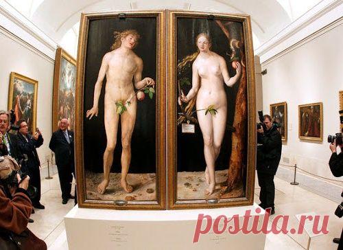 Языковед утверждает, что Бог создал Еву не из ребра, а из другой части Адама