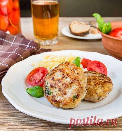 Куриные биточки с морковью на Вкусном Блоге Апдейт фото к рецепту от 15.09.2010. Готовить куриные котлеты – одно удовольствие. Жарятся очень быстро, получается вкусно. А если их еще и дополнить какой-то интересной приправой – вообще праздник получается. Сегодня я предлагаю вам приготовить простые куриные биточки с морковью. Времени на них нужно минимум, поэтому это отличный вариант для…