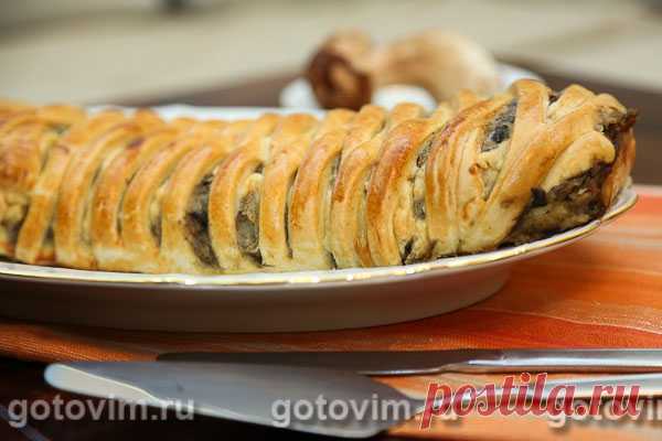 Плетеный пирог из хрущевского теста с картофелем и грибами