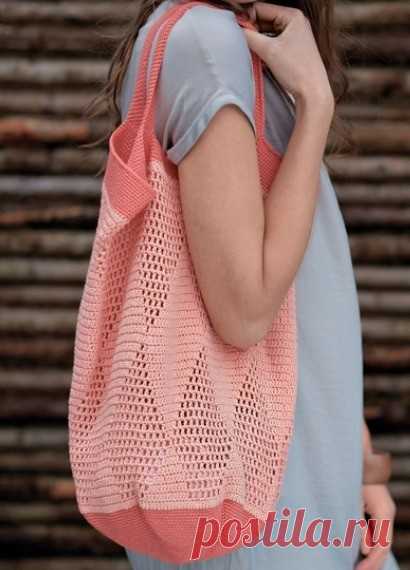 Коралловая авоська с узором из ажурных ромбов