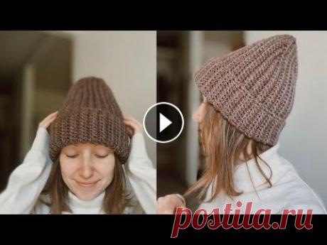 Простой и самый популярный способ, как быстро связать шапку с отворотом крючком. Шапку вяжем поперечно, укороченными рядами. Всего 6 клиньев, в каждом...