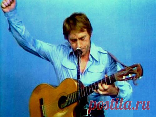 Владимиру Высоцкому.         автор Виктор Савинков.
Его стихов великая держава,
По жизни он и нищий, и король,
В одной душе слились и боль, и слава,
И ум, озолотивший алкоголь.
В России так- то пламень, то потоп,
То к власти дикая тропа по трупам,
Какой же нужен человеку лоб,
Чтобы пробить бесчувственность и тупость.
У неба на добро свои тарифы,
Таких парней на век по одному
И бьют в упор отточенные рифмы
Строкой по человечьему дерьму.
Семёнович, июлем пахнут травы,
Украше...
