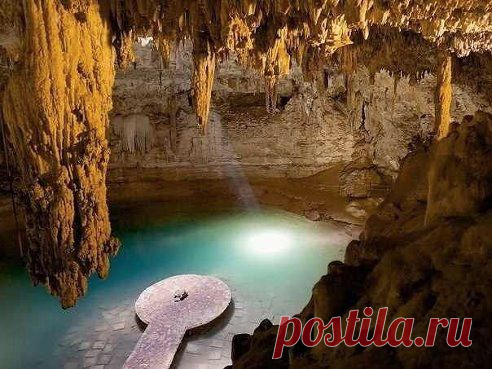Подземное озеро Чичен-Ица, Мексика