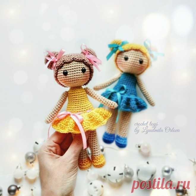 PDF Куколка Хлоя. FREE amigurumi crochet pattern. Бесплатный мастер-класс, схема и описание для вязания игрушки амигуруми крючком. Вяжем игрушки своими руками! Куколка в платье, кукла, doll, puppet, puppe, marioneta, fantoche. #амигуруми #amigurumi #amigurumidoll #amigurumipattern #freepattern #freecrochetpatterns #crochetpattern #crochetdoll #crochettutorial #patternsforcrochet #вязание #вязаниекрючком #handmadedoll #рукоделие #ручнаяработа #pattern #tutorial #häkeln #amigurumis #dolls