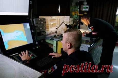 Названы задачи российских морских дронов. Морские дроны отечественного производства смогут облегчить задачи флота и будут выполнять особые задания. Об этом в разговоре с «Лентой.ру» рассказал военный эксперт, полковник в отставке Анатолий Матвийчук. Он рассказал, как беспилотники смогут использовать в условиях специальной военной операции (СВО).