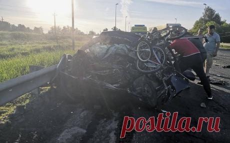Число погибших в ДТП в Нижегородской области выросло до шести. Одна из пострадавших в результате ДТП рядом с городом Воротынец Нижегородской области скончалась в реанимации, таким образом число погибших при аварии выросло до шести, сообщил в своем телеграм-канале глава местного минздрава и замгубернатора Давид Мелик-Гусейнов.