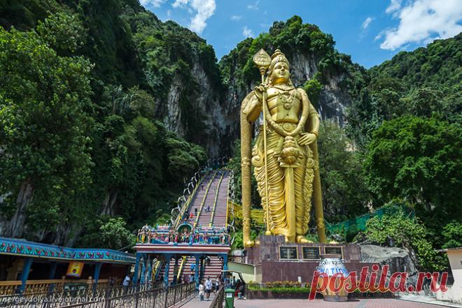 Экскурсия в индуистские и китайские храмы Куала-Лумпура 
 

 
В последних постах я показывал малазийские достопримечательности и города, созданные рукой человека, хотя в стране есть чудеса, созданные самой природой. Самое известное из них – храмовый компле…