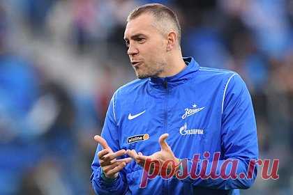 Стало известно о переходе Дзюбы в клуб РПЛ. Нападающий Артем Дзюба перейдет в «Пари Нижний Новгород», выступающий в РПЛ. По информации журналиста Ивана Карпова, лично губернатор Нижегородской области Глеб Никитин гарантировал, что команда получит средства для подписания контракта с игроком. Также высока вероятность перехода в «Пари НН» хавбека Дениса Глушакова.