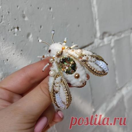 Сегодня, дорогие друзья,у нас урок анатомии,и самый важный человеческий орган. Красивый. Смелый. И свободный;)
Много премиум кристаллов, кристаллов и жемчуга Sw@rovski, в общем на видео все более понятно))
#брошьсердце