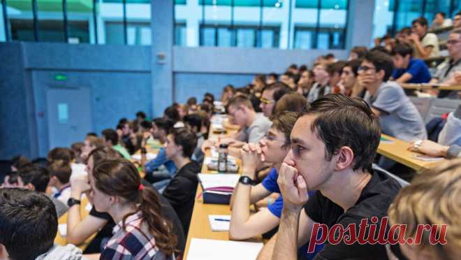 Преподаватели вузов усовершенствуют курс "Основы российской государственности". Преподаватели курса "Основы российской государственности" могут вносить в программу собственные материалы, исходя из научной специализации. Это позволит адаптировать содержание курса для различных профессиональных сфер. Такое ...