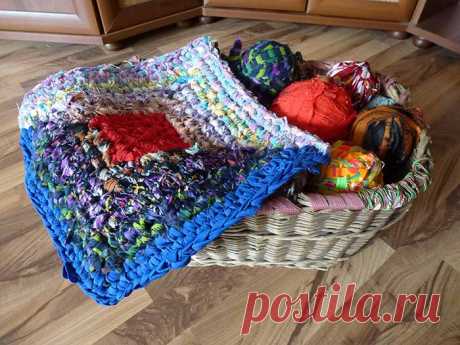 Вязание крючком ковриков на пол из старых вещей, тряпок, пряжи, полиэтиленовых пакетов, веревки, шпагата в коридор, ванную, туалет, табуретку, стул: описание, схема, мастер класс для начинающих, фото. Красивые коврики крючком: идеи, фото