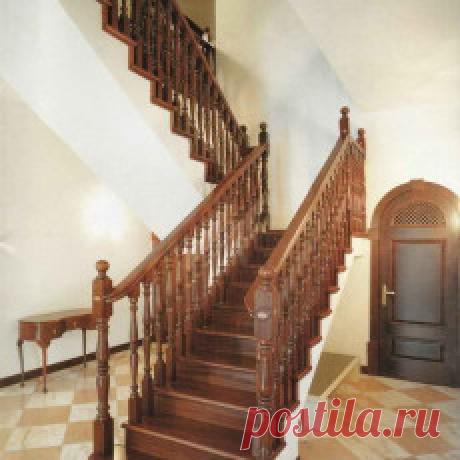 Дерево- главный материал, который мы используем при устройстве лестниц. Это могут быть благородные сорта древесины, такие как дуб или бук, придающие интерьеру солидный и роскошный вид. А может быть более дешёвая сосна, которая отлично поддаётся обработке, а будучи покрытой несколькими слоями лака, сохраняет свой естественный и очень декоративный вид. Но в любом случае мы используем только первосортную сухую древесину, без дефектов и экологически чистую.