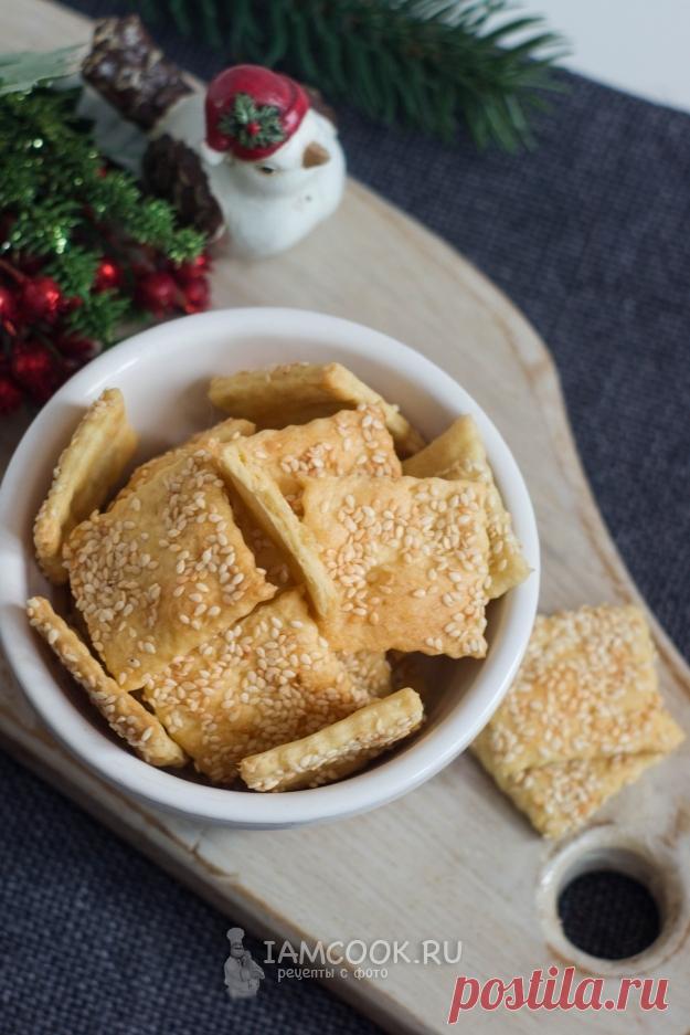 Крекеры с кунжутом — рецепт с фото на Русском, шаг за шагом. Легкие в приготовлении, приятные на вкус, доступные продукты - это все о них, о кунжутных крекерах! Обязательно попробуйте! #рецепт #рецепты #крекеры #выпечка #печенье #кчаю #чаепитие