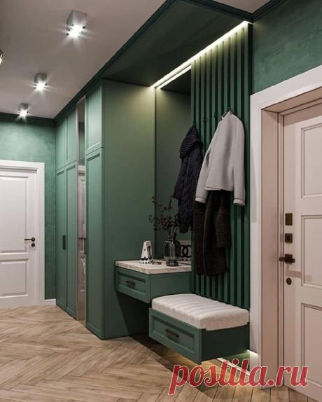 Зеленый цвет - глубокий и стильный. Прихожая смотрится стильно.