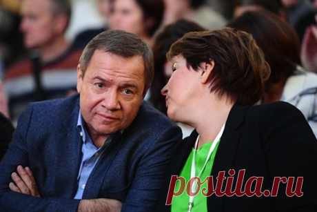 Зять Ельцина рассказал о его отношении к Горбачеву после 1991 года. Первый президент России Борис Ельцин стал самым ярым защитником бывшего президента СССР Михаила Горбачева после августовского путча 1991 года. Об этом заявил зять Ельцина Валентин Юмашев. По воспоминаниям Юмашева, Ельцин в первую очередь думал о стране и о ее будущем, забывая о своих нуждах.