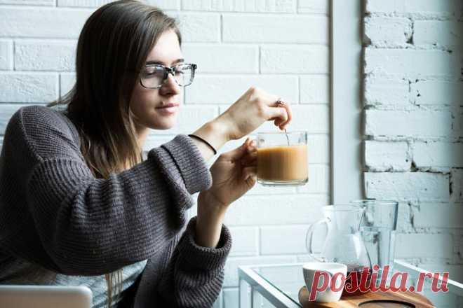 Как сварить кофе без турки и кофеварки в домашних условиях Как можно сварить кофе без турки и кофеварки в домашних условиях. Приготовление в микроволновой печи, кастрюле. Как делать пенку.