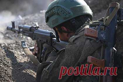 Стало известно об уничтожении лучшего полевого разведчика Украины. Военкор Руслан Татаринов сообщил об уничтожении в зоне специальной военной операции лейтенанта Вооруженных сил Украины (ВСУ) Владимира Гизимчука. Его называли лучшим полевым разведчиком украинского президента Владимира Зеленского. «Уничтожен кинжальным огнем в засаде со своей группой», — написал военкор.