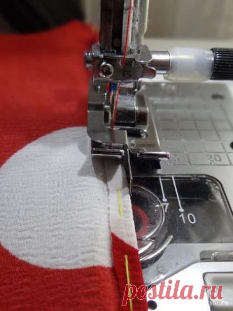 Как красиво отстрочить край изделия .