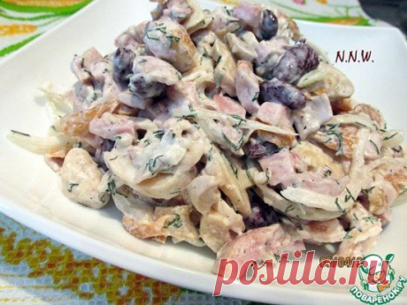 Баварский салат из копченой курицы с фасолью
https://www.povarenok.ru/recipes/show/105728/
—-------------------------------------------------------
Еще один вкусный салат из готовых продуктов. Очень понравился моему мужу!