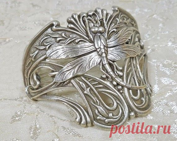 Кольцо. Серебро. Стрекоза. Растительный орнамент.