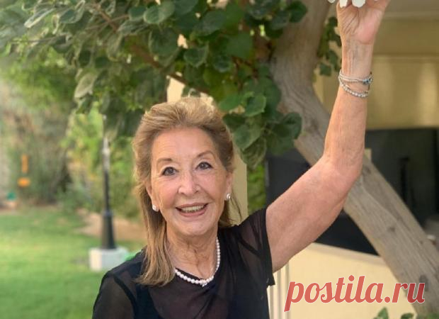 80-летняя Андри Акури в фотосессии для журнала Vogue: фото первой в мире арабской модели