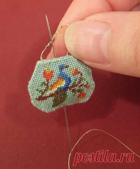 Free Tutorial - How to complete a dollhouse needlepoint handbag