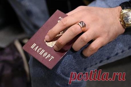 Минюст объявил о подготовке запрета смены пола в паспорте. Глава Минюста Чуйченко заявил о подготовке запрета смены пола в паспорте. По заявлению Чуйченко, подобная инициатива является одним из шагов по закреплению в российском законодательстве традиционных ценностей. Кроме того, по словам главы Минюста, из-за смены пола в паспорта возникает ряд недопустимых коллизий.