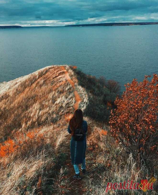 10 маршрутов для автомобильных путешествий по соседству с Казанью

 НАБЕРЕЖНАЯ БРЮГГЕ
Красивая и необычная набережная находится в Республике Марий Эл, в городе Йошкар-Ола. Набережная названа так в связи с тем, что здесь расположены дома, построенные во фламандском стиле. Практически во всех зданиях здесь находятся различные учреждения, ведомства, министерства и прочие. Можно полюбоваться не только великолепными фасадами домов, но и многочисленными памятниками, например, им...