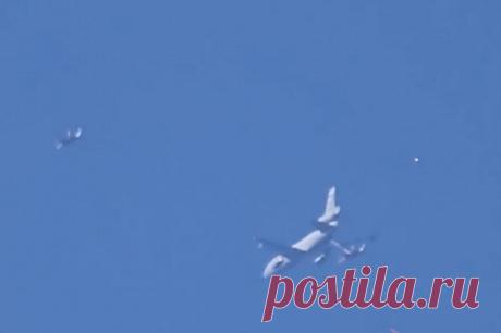 NYT: рядом с лайнером Байдена заметили НЛО. Неопознанный летающий объект над аэропортом Лос-Анджелеса зафиксировала пара авиалюбителей.