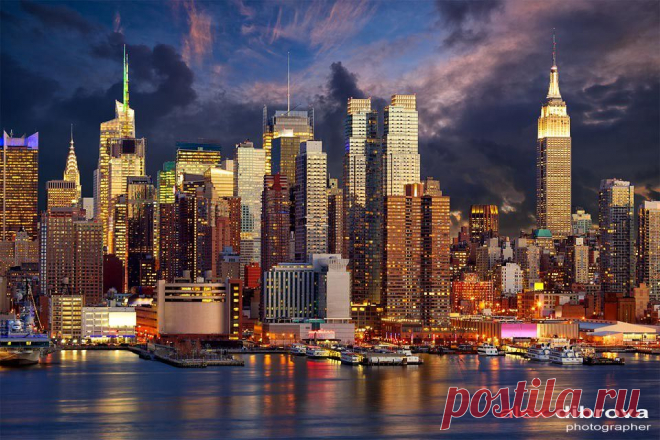 Midtown Manhattan skyline by Alex Dibrova / 500px