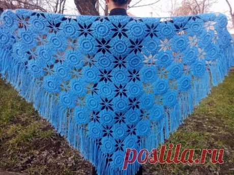 Треугольная шаль из оригинальных мотивов. Крючком. Схема. / knittingideas.ru
