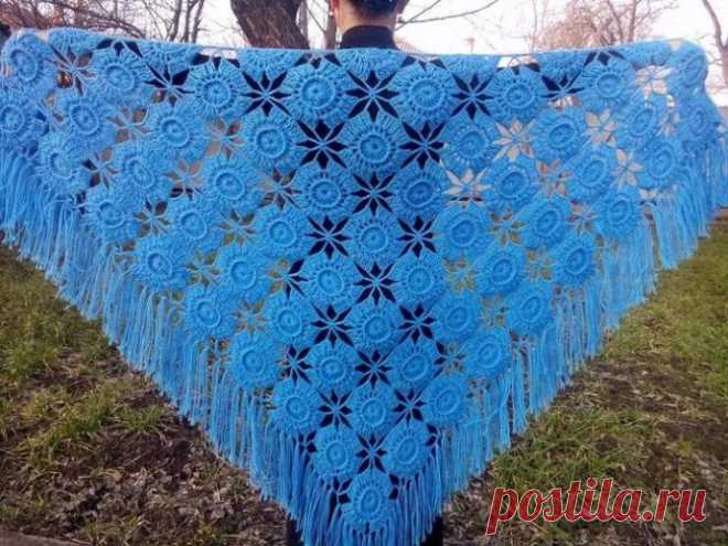 Треугольная шаль из оригинальных мотивов. Крючком. Схема. / knittingideas.ru
