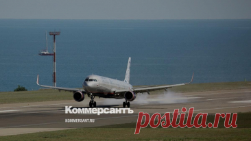 18-7-25--Вжик — и в АЭРОПОРТ ГЕЛЕНДЖИК. Закрытый с начала СВО аэропорт принял первых пассажиров