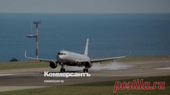 18-7-25--Вжик — и в АЭРОПОРТ ГЕЛЕНДЖИК. Закрытый с начала СВО аэропорт принял первых пассажиров