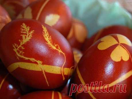 Ձուն, որպես նոր կյանքի խորհրդանիշ, առնչվում է գարնան, բնության զարթոնքն արտացոլող հավատալիքներին։ Սեբաստացիները համոզված էին, որ «մինչև Զատկըվան հավկիթին կեղևը գետին չիյնայ (չընկնի), օդերը չեն տաքնար»: