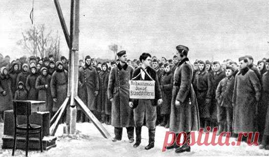 Как наказали предателей, выдавших Зою Космодемьянскую фашистам Имя Зои Космодемьянской известно всем. Героическая разведчица, подвергшаяся ужасающим пыткам, первая женщина, удостоенная звания Героя Советского Союза (посмертно), она до последнего вздоха оставалась верна своей стране и своему народу. Как же она попала в руки немцев и кто выдал ее врагам?