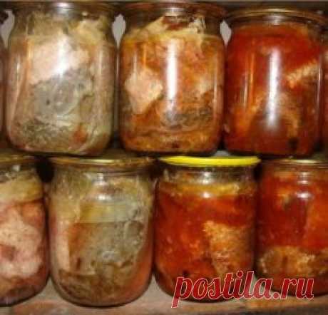 9 уникальных рецептов консервирования рыбы
Любителям рыбки! Здесь собрана самая популярная подборка рецептов консервирования рыбы. Надеюсь, что рецептик для себя самый лучший, Вы сможете подобрать. 
1. Горбуша свежемороженная - 2кг, 
Помидоров - 2кг. 
Моркови-800 г. 
Лука репчатого -500г. 
Соли -1.5 стл (30г), 
Сахарного песка -200г. 
Уксус 9% - 5 ст. л. 
масло растительное - 400 мл. 
Лавровый лист -3 шт, чёрный перец по вкусу. 
Но, рыба может быть любая. 
Помидоры пропуст...