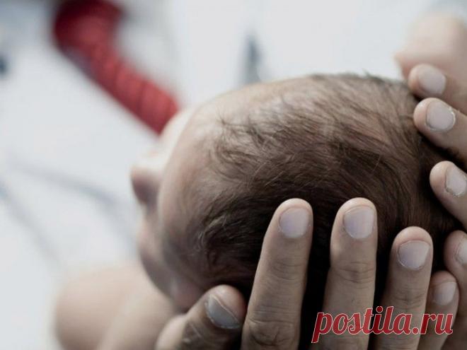 Израиль: «Русский» врач спас зрение младенца крайней плотью