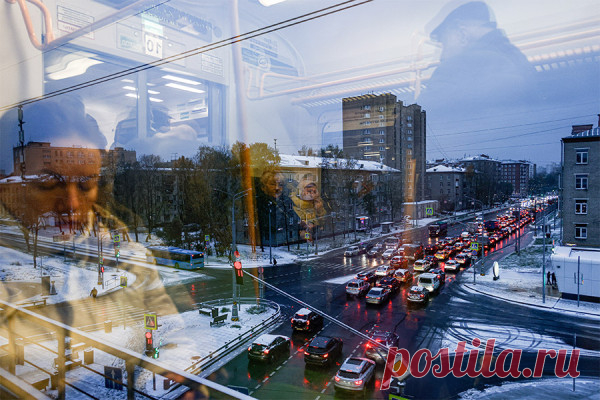 Снегопад в Москве. Фоторепортаж. В Москве и области прошел сильный снег с дождем. Утром в столичных аэропортах задержали или отменили несколько десятков рейсов. Власти предупредили, что в пятницу может выпасть 10 см снега. По прогнозам синоптиков, снег продержится до начала недели. Как выглядит снежная Москва — в фоторепортаже РБК