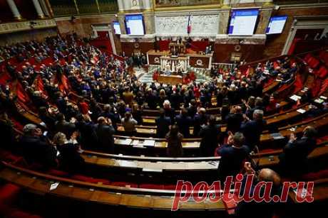Парламент Франции одобрил повышение пенсионного возраста. Сенат Франции (верхняя палата парламента) подавляющим большинством голосов проголосовал за повышение пенсионного возраста в стране с 62 до 64 лет. Согласно плану правительства, повышение пенсионного возраста должно быть очень плавным — он будет повышаться на три месяца в год вплоть до 2030 года.