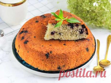 Пирог с черникой на сковороде — рецепт с фото пошагово