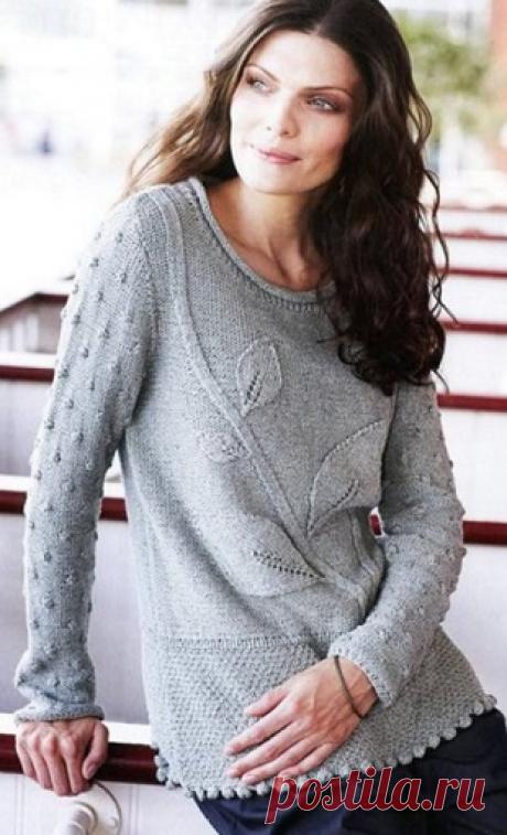 Пуловер с красивым узором спицами