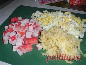 Салат с крабовыми палочками и яблоком, просто и вкусно