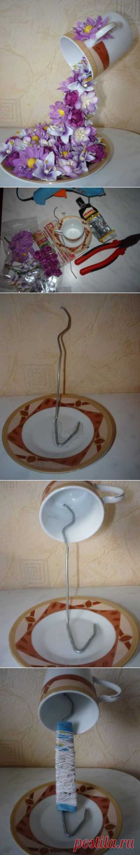 How to DIY Floral Topiary Flying Cup | www.FabArtDIY.com