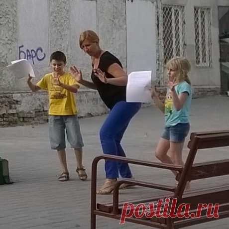 Как правильно катить земной шар. Технология применения. #шар #планета #вращениеземли #репетиция #воображение #театральнаястудия