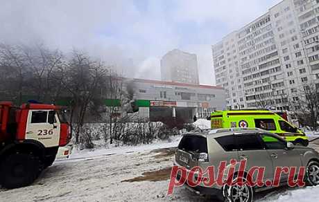 В Лобне при пожаре в магазине погибли два человека. По прибытии пожарно-спасательных подразделений наблюдалось горение на площади 40 кв. м
