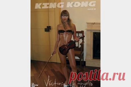 Гитаристка Måneskin снялась без трусов для журнала