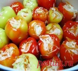Перец фаршированный капустой в маринаде. Особенный рецепт! Это просто ооочень вкусно!
Понадобится:
Перец сладкий – 3кг
Капуста – 1 вилок весом 2,5кг
Морковка -2 шт
Чеснок 3-4 головки
Маринад на 1 литр воды надо:
Сахар -200гр
Соль -1 ст. ложка
Уксус 9% - 200мл.
Масло растительное -100мл.
1.Перец тщательно вымыть, удалить плодоножку и семечки. Капусту нашинковать , добавить натёртую морковку, посолить по вкусу и перемешать.Чеснок выдавить через пресс.
2.В подготовленный перец кладём немного давлен