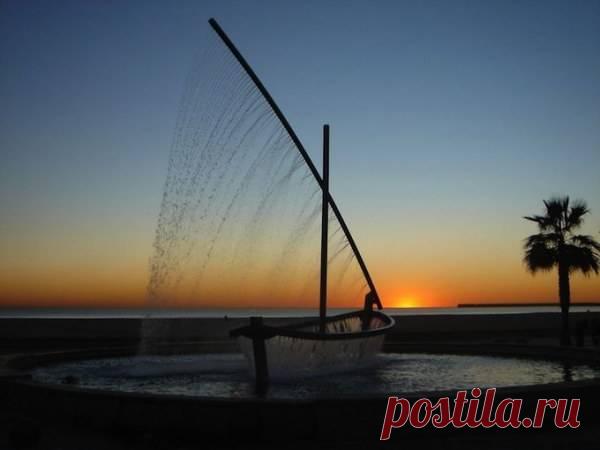 Необычный фонтан в Испании (12 фото)